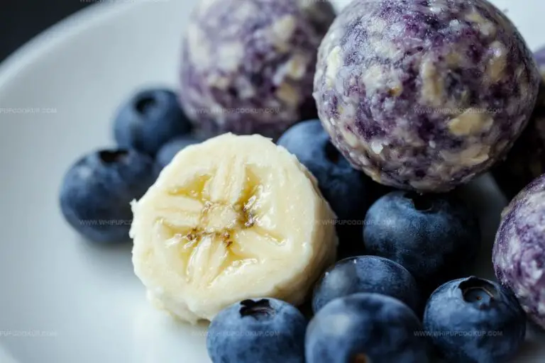 Banana And Blueberry Balls For Dogs Recipe