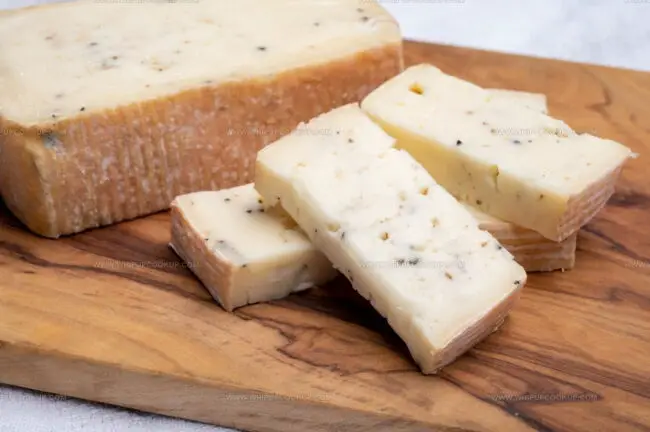 What Is the Difference Between Mozzarella, Burrata, and Stracciatella?